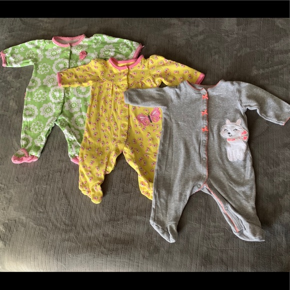 SOLD 3 Carter’s footies - Picture 1 of 6